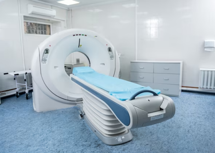 computer-tomography-diagnostics-modern-medical-center_179755-10357